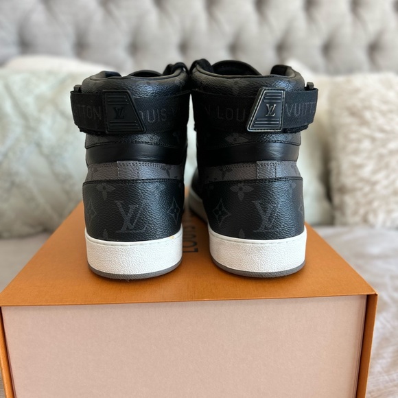 Men’s Blk Louis Vuitton shoes - Picture 3 of 3